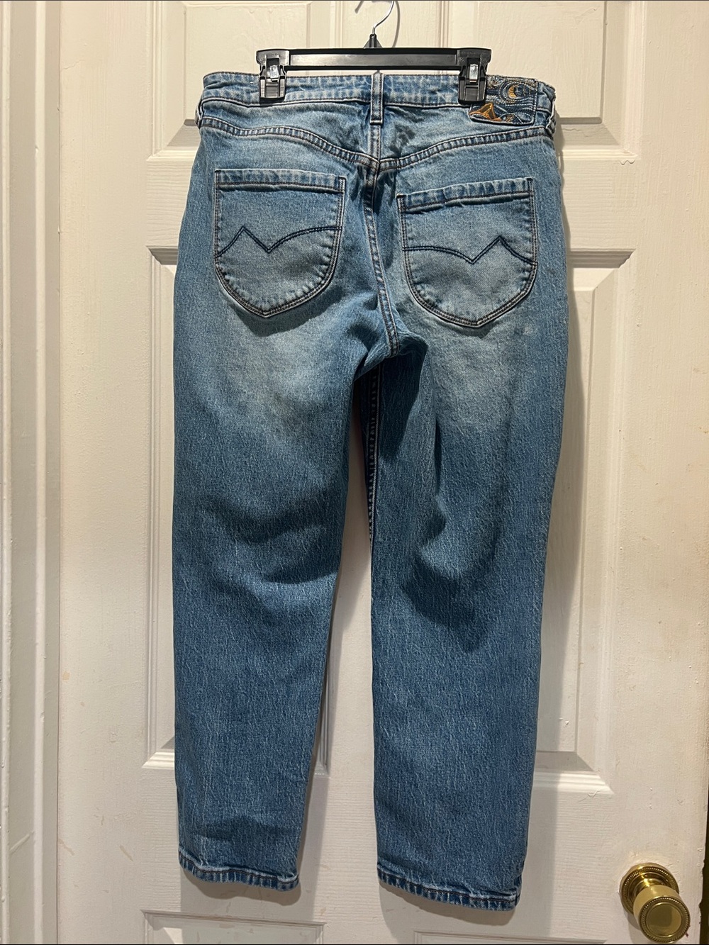 Women’s Straight-Leg Jeans in Medium Blue Wash - Picture 9 of 14